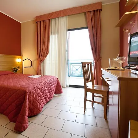 Hotelto 3*