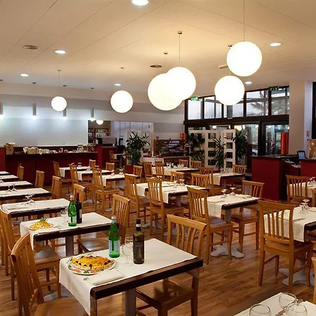 Отель Hotelto 3*